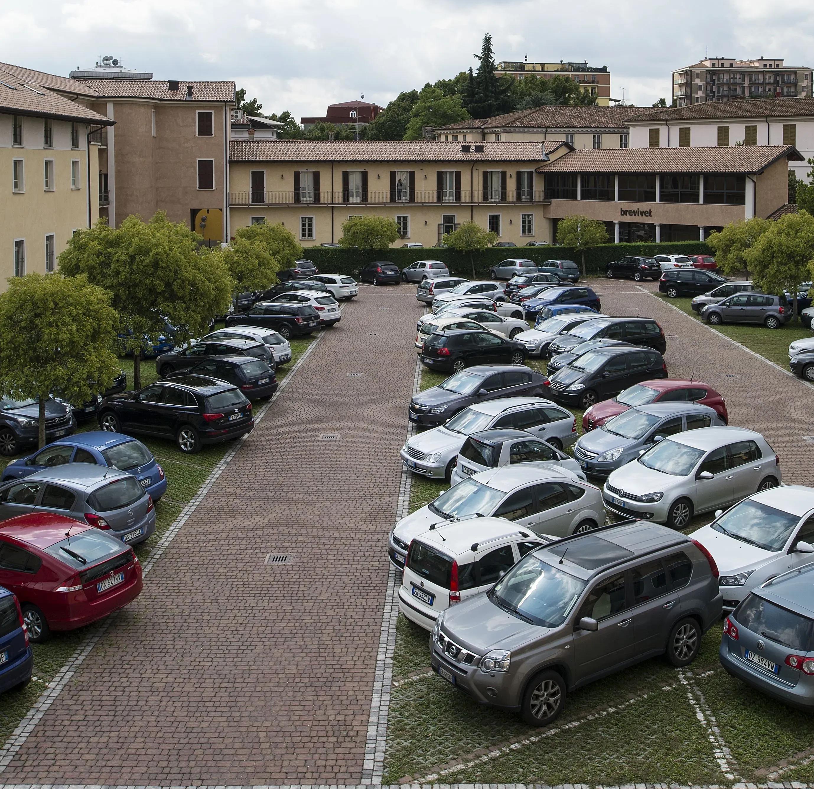 centro-paolo-vi-parcheggio