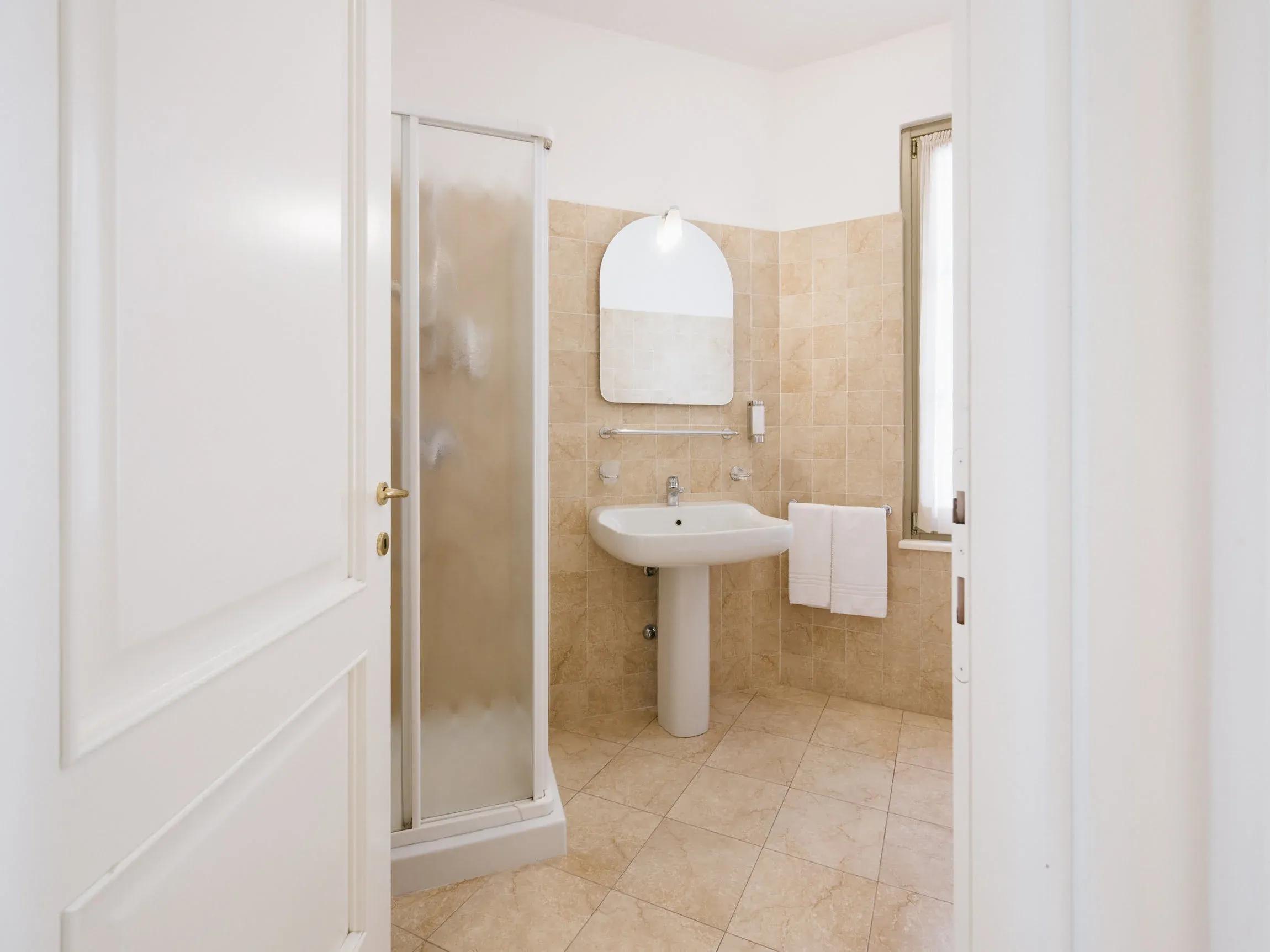 flats-bagno-doccia-paolo-vi