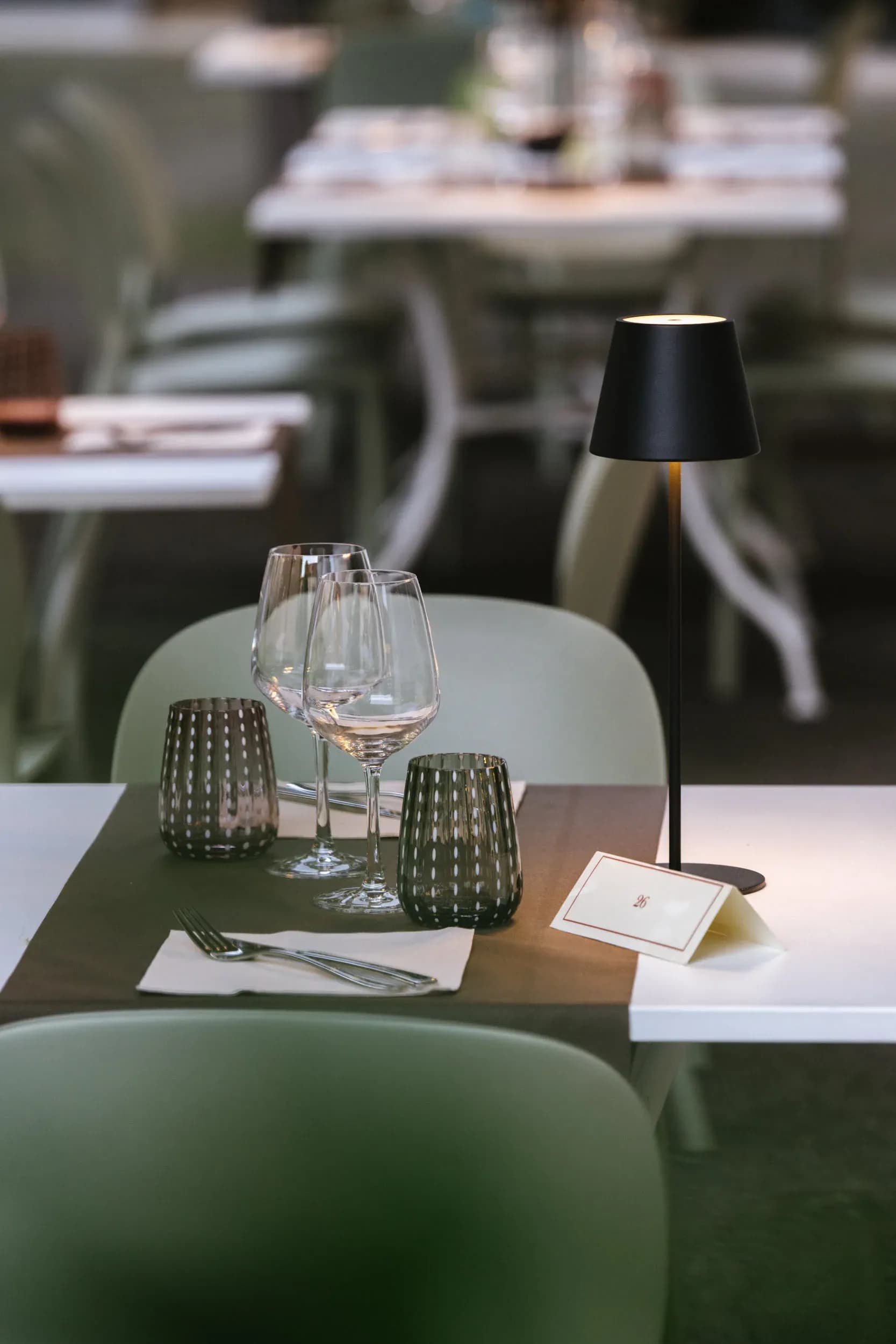 centro-paolo-vi-ristorante-brescia-tavolo