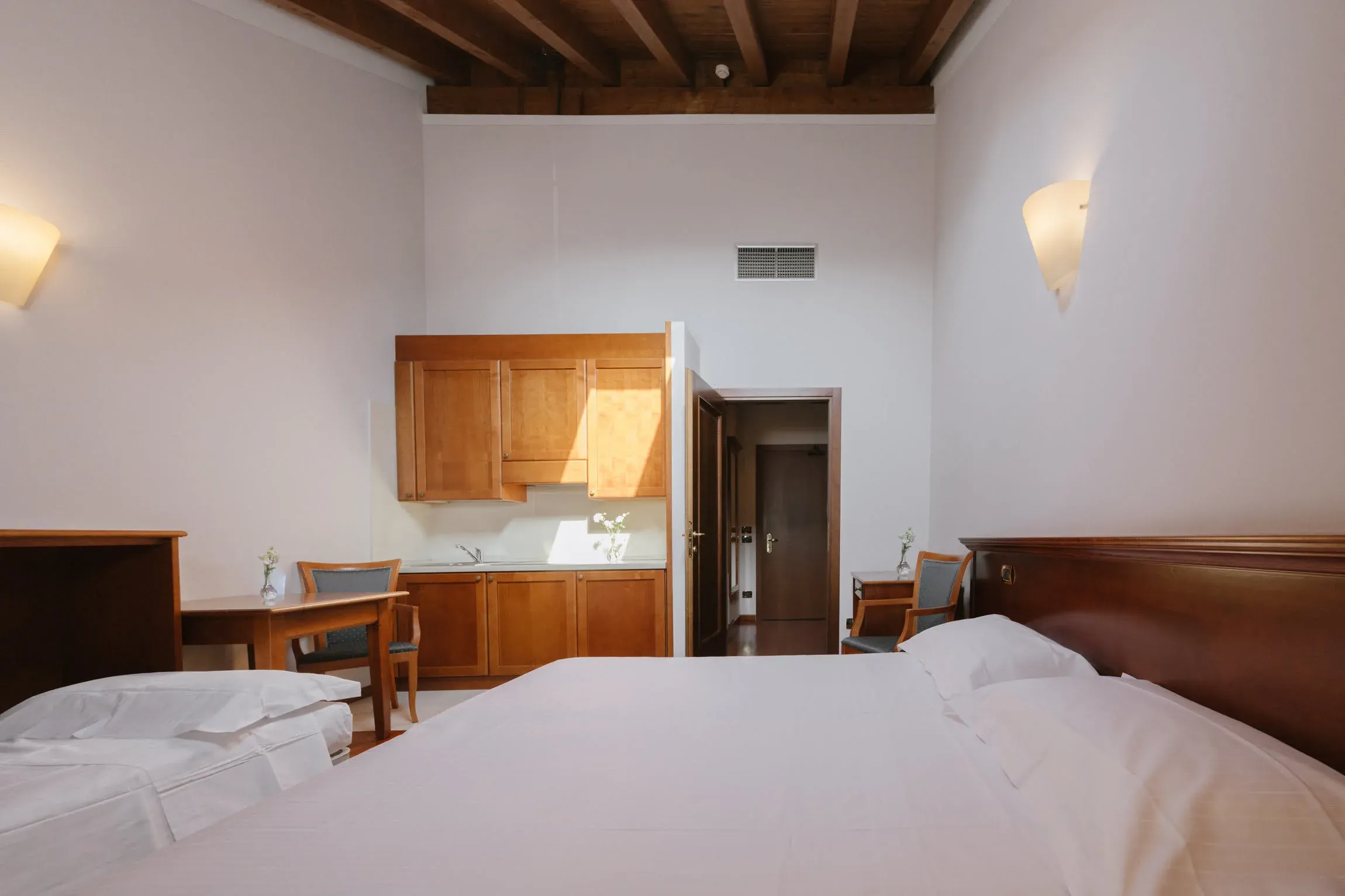 camera-monolocale-con-cucina-paolo-vi