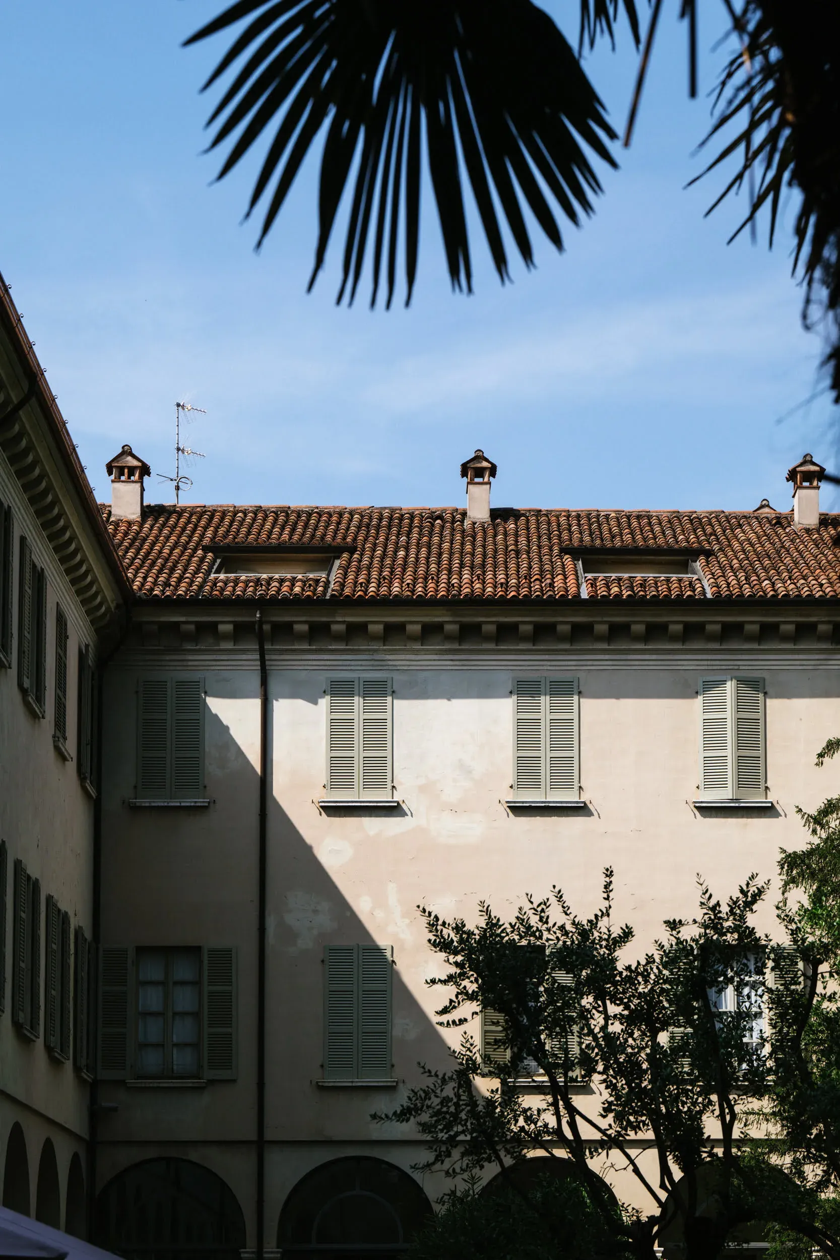 centro-paolo-vi-struttura-palazzo-maggi-facciata